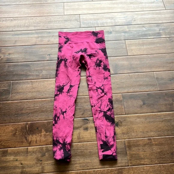 Cute pink and black tie dye leggings - Picture 1 of 1